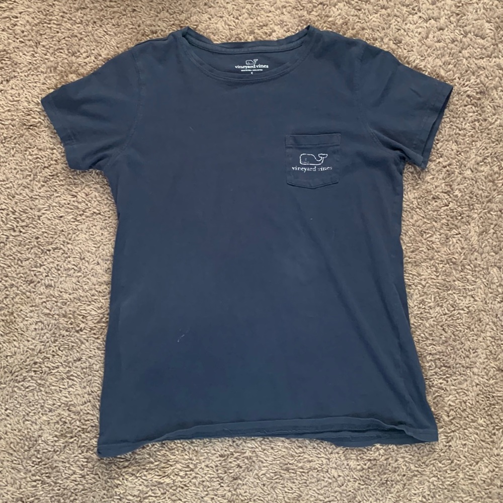 Women’s Navy Blue Vineyard Vine’s Tee in Size Small (good condition)